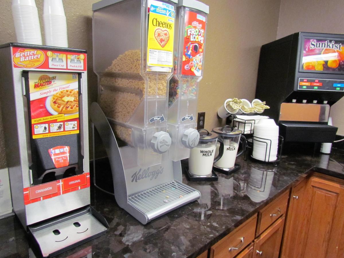 Oak Hill Inn & Suites Canton 외부 사진